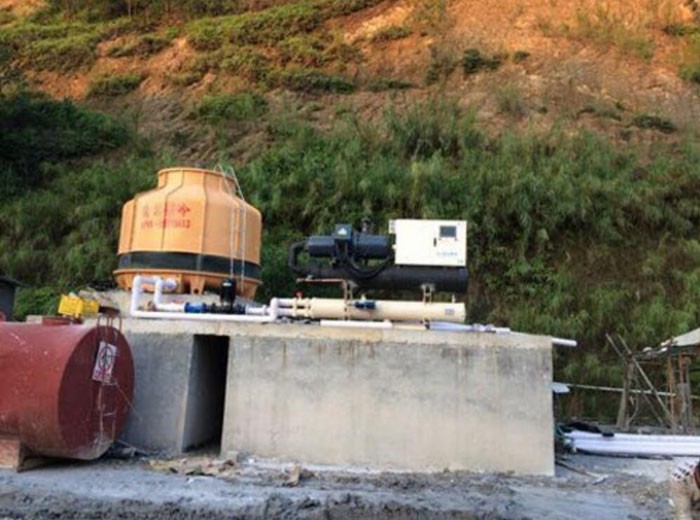 德爾製冷台架式混凝(níng)土冷水(shuǐ)機