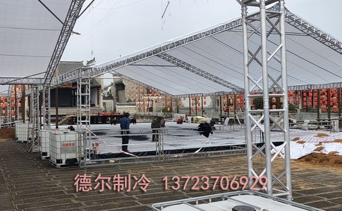 建設中(zhōng)的真冰溜冰(bīng)場