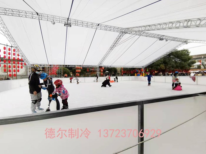 孩子(zǐ)們在滑冰