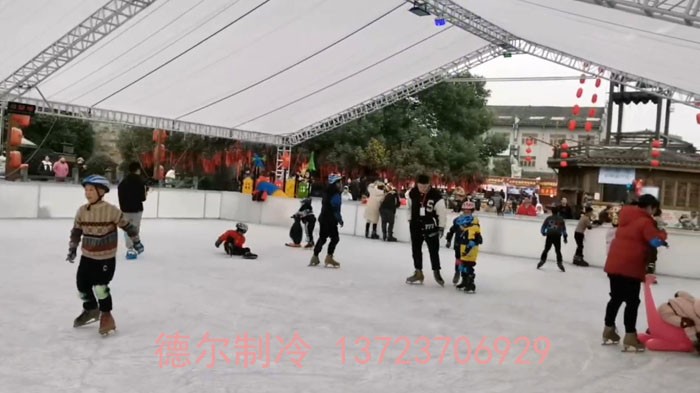 孩子們滑冰不亦樂乎(hū)