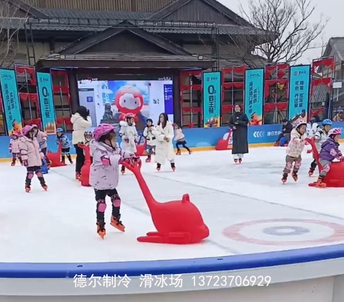 南京溧水無想（xiǎng）水鎮富城薈室外滑冰場