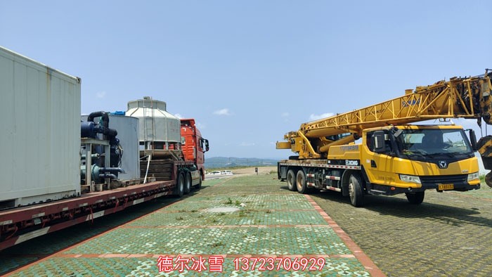 龍裏油畫大草原滑雪場-暴雪機