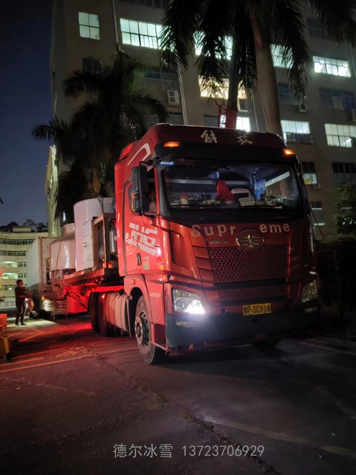 德爾冰雪-龍裏油畫大草原滑雪場